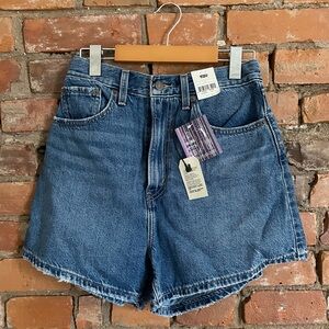 BNWT Levi’s High Loose shirts